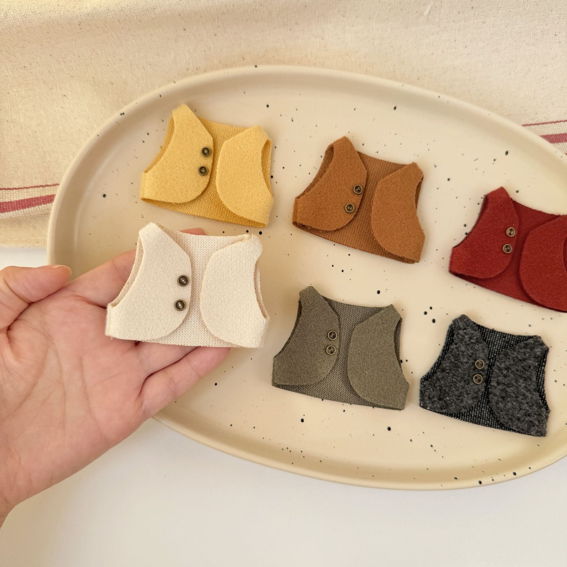 Vintage Toy Collector - Handgefertigte 10cm Puppenkleidung Vintage Wollweste für