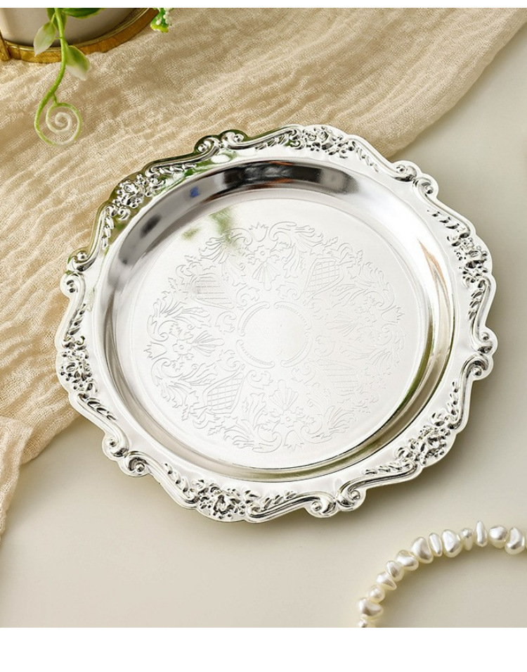Vintage Collectible Dishes - Vintage Metall-Prägetablett – Luxuriöse Servierplatte für
