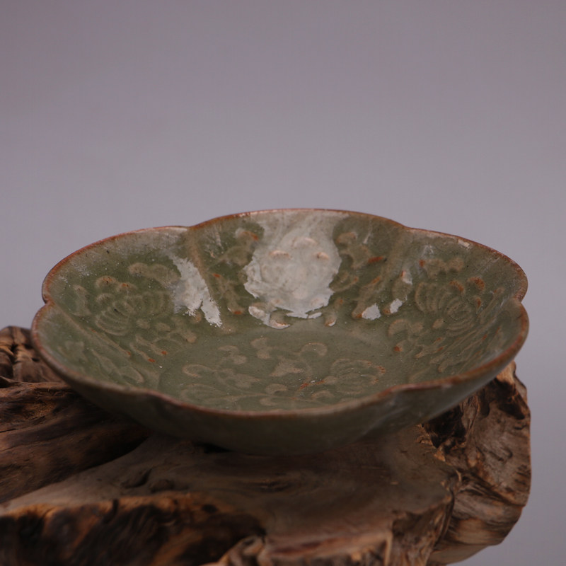 Geschnitzter kleiner Teller au – Vintage Collectible Dishes Bewertung und Preis