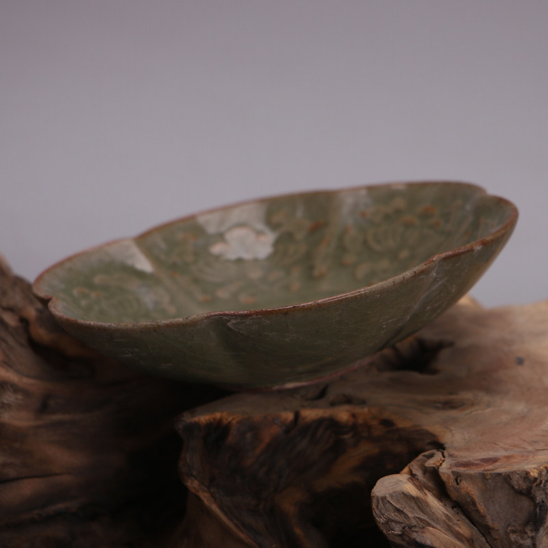 Geschnitzter kleiner Teller au – Vintage Collectible Dishes Bewertung und Preis