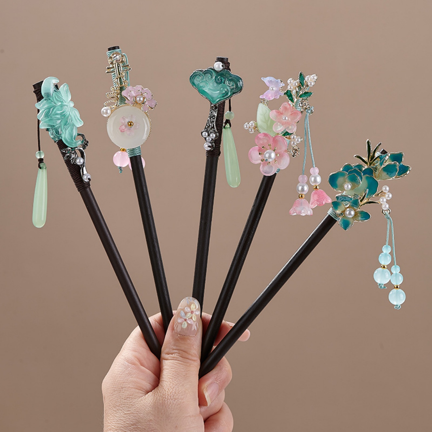 Vintage-Blumen-Haarnadel für D – Vintage Collectibles For Sale Bewertung und Preis